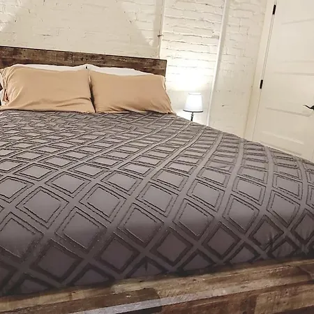 Comfortable Studio Loft In Historic Building